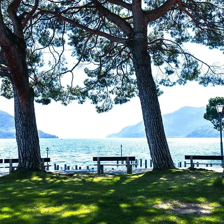 Casa Al Lago - Lakefront Two-Storey Apartment On Lake Promenade Brissago Exterior photo