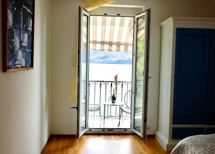 Casa Al Lago - Lakefront Two-Storey Apartment On Lake Promenade